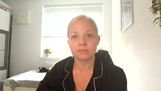 Linsy Kim online show from October 16, 2025, 7:27 am