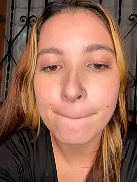 Snapshot of MellanyStorm chatting on September 21, 2025, 2:28 am MellanyStorm online show from September 21, 2025, 2:28 am