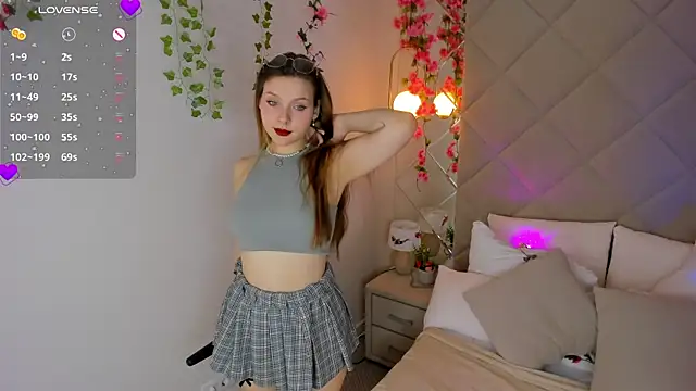 Hina Smith online show from November 27, 2025, 11:32 am