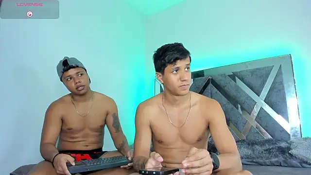 Snapshot of Robertmiller21 chatting on February 15, 2026, 12:44 am Robertmiller21 online show from February 15, 2026, 12:44 am