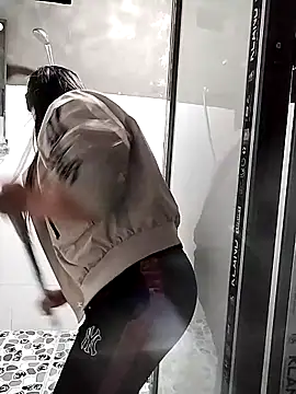 Snapshot of venu00 chatting on February 8, 2026, 2:37 pm venu00 online show from February 8, 2026, 2:37 pm