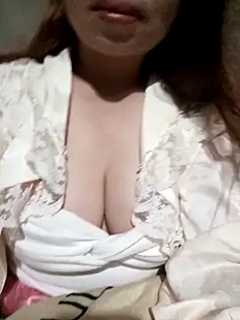 Snapshot of Anan_lovely chatting on October 8, 2025, 12:45 am Anan lovely online show from October 8, 2025, 12:45 am