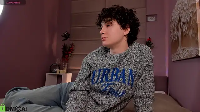 Adeline Perle online show from January 17, 2026, 2:48 am