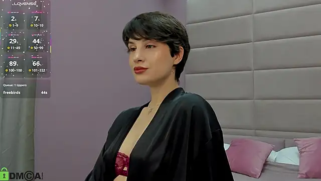 Adeline Perle online show from November 29, 2025, 1:28 am