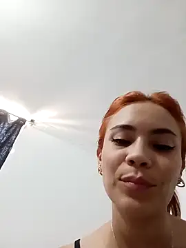 dulcelatin21 online show from September 13, 2025, 5:46 pm