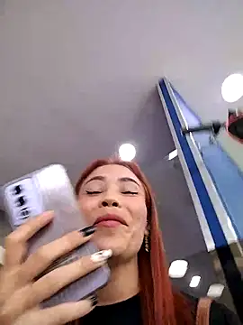 dulcelatin21 online show from October 9, 2025, 7:47 pm