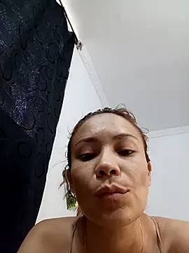 dulcelatin21 online show from October 26, 2025, 6:30 pm