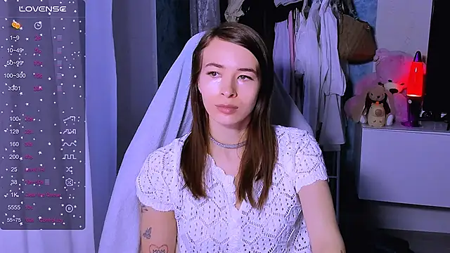 Snapshot of ZoyaMill chatting on November 10, 2025, 6:40 am ZoyaMill online show from November 10, 2025, 6:40 am