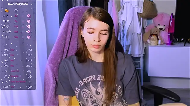 Snapshot of ZoyaMill chatting on October 26, 2025, 6:14 am ZoyaMill online show from October 26, 2025, 6:14 am