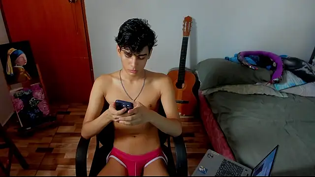 Snapshot of AliottTwink chatting on March 12, 2026, 9:52 pm AliottTwink online show from March 12, 2026, 9:52 pm