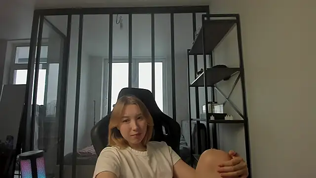 Snapshot of Agatha_May chatting on November 30, 2025, 7:09 am Agatha May online show from November 30, 2025, 7:09 am