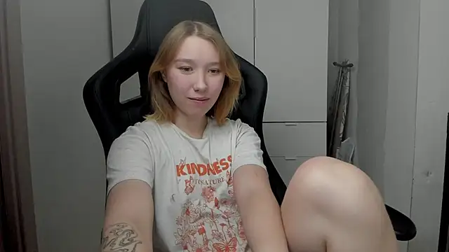 Snapshot of Agatha_May chatting on November 26, 2025, 5:24 pm Agatha May online show from November 26, 2025, 5:24 pm