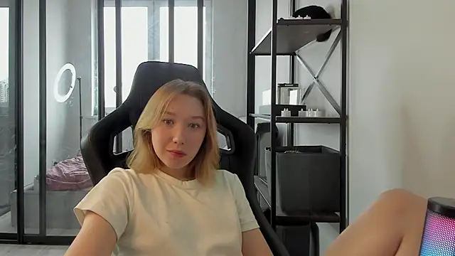 Snapshot of Agatha_May chatting on December 2, 2025, 6:26 am Agatha May online show from December 2, 2025, 6:26 am