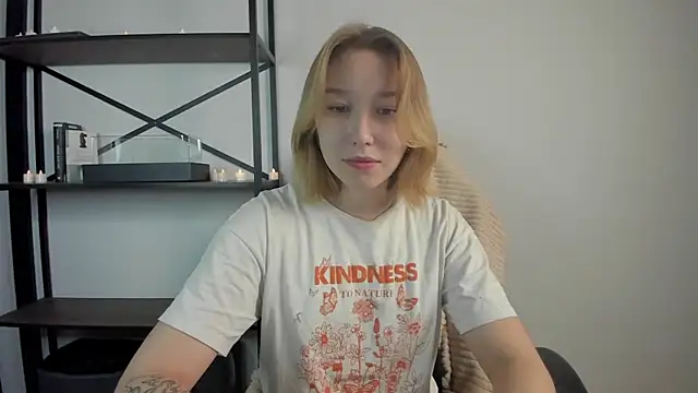 Snapshot of Agatha_May chatting on November 25, 2025, 2:45 am Agatha May online show from November 25, 2025, 2:45 am