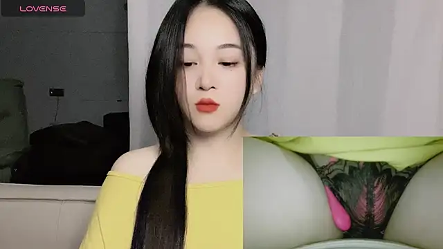 Snapshot of woaiqinqin chatting on October 19, 2025, 3:48 pm woaiqinqin online show from October 19, 2025, 3:48 pm