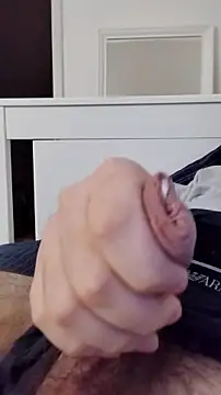 NewJoiner online show from November 10, 2025, 8:36 pm