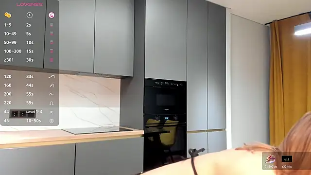 SaraShine  online show from April 10, 2026, 8:05 pm