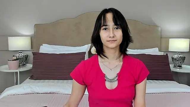 EmilySwonn online show from October 15, 2025, 7:33 pm