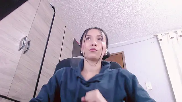 scarlett vonrose online show from October 3, 2025, 8:54 pm