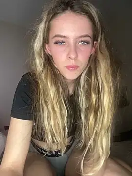 Angelloverxo online show from October 8, 2025, 9:59 pm