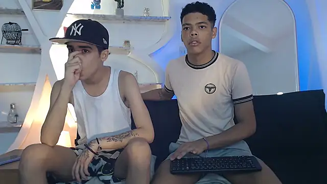 PRETTY FEM online show from September 18, 2025, 1:25 pm