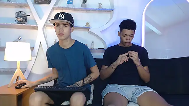 PRETTY FEM online show from September 23, 2025, 1:18 pm