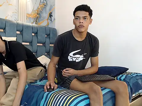 PRETTY FEM online show from December 21, 2025, 3:19 am