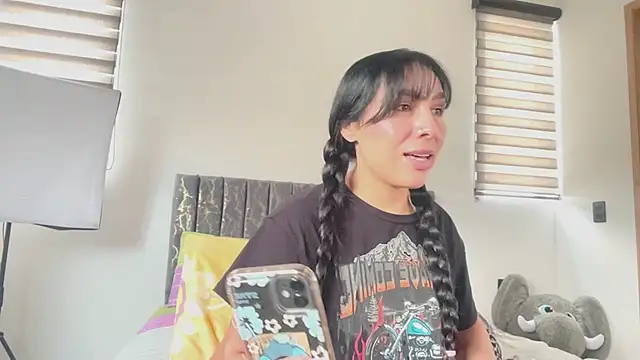 greciadom555 online show from October 2, 2025, 4:32 pm