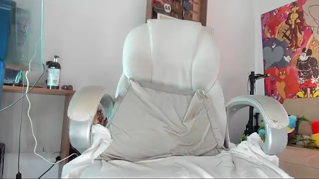 mila dash online show from October 3, 2025, 1:01 pm