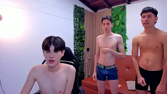 boysinheat  online show from October 20, 2025, 1:44 pm