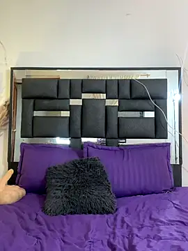 REINA ADAHARA online show from November 18, 2025, 7:33 am