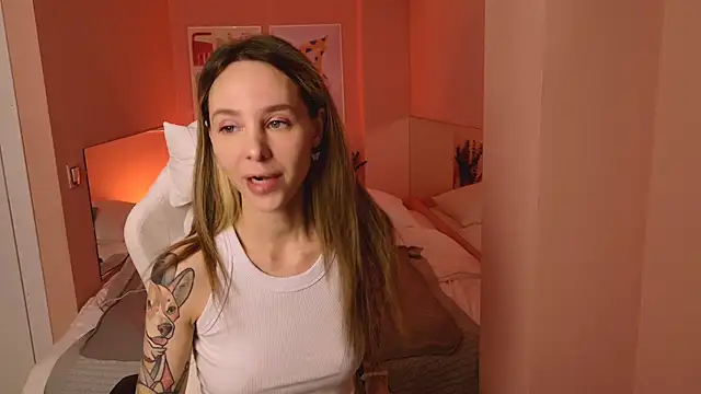 MiaGraham1 online show from October 30, 2025, 3:53 pm