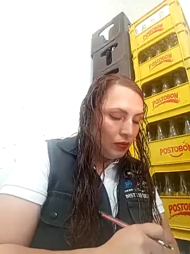 Snapshot of VERONICA__03 chatting on October 22, 2025, 2:27 pm VERONICA 03 online show from October 22, 2025, 2:27 pm