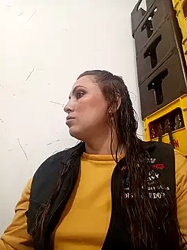 Snapshot of VERONICA__03 chatting on October 24, 2025, 2:38 pm VERONICA 03 online show from October 24, 2025, 2:38 pm