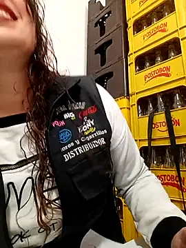 Snapshot of VERONICA__03 chatting on October 29, 2025, 1:32 pm VERONICA 03 online show from October 29, 2025, 1:32 pm