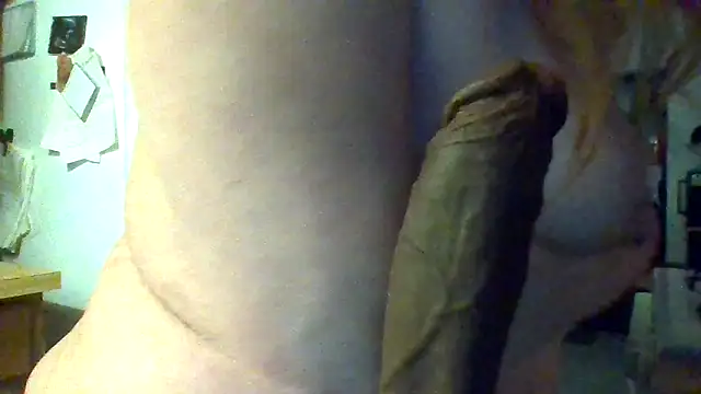 ScrawburryBBW online show from October 27, 2025, 9:10 am