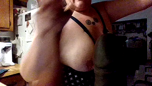 ScrawburryBBW online show from September 19, 2025, 4:27 am