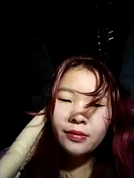 lylylove online show from November 10, 2025, 12:59 am