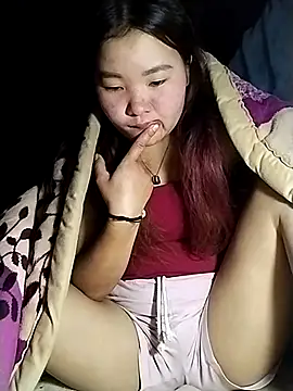 Snapshot of lylylove chatting on March 2, 2026, 5:19 am lylylove online show from March 2, 2026, 5:19 am