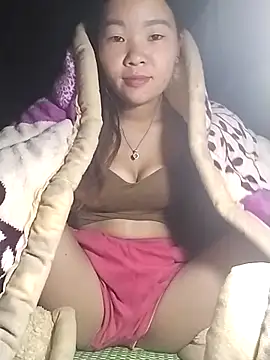 lylylove online show from November 3, 2025, 8:45 pm