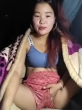 Snapshot of lylylove chatting on February 4, 2026, 12:38 am lylylove online show from February 4, 2026, 12:38 am