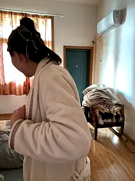 xiiuuff18 online show from January 7, 2026, 2:27 am