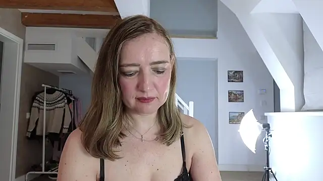 Blue Angel Sweet online show from November 21, 2025, 4:22 am