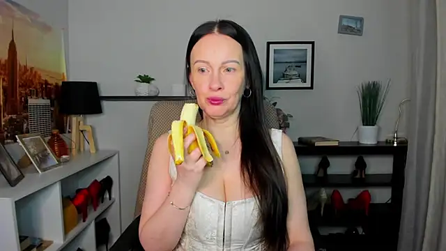 Snapshot of Velvet_Jasmine chatting on December 16, 2025, 6:28 am Velvet Jasmine online show from December 16, 2025, 6:28 am