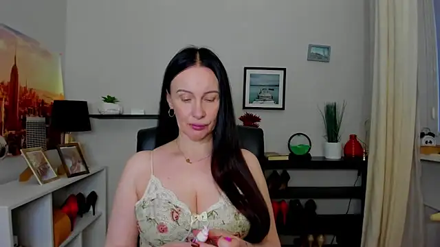 Snapshot of Velvet_Jasmine chatting on October 22, 2025, 5:29 am Velvet Jasmine online show from October 22, 2025, 5:29 am