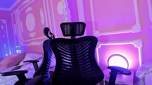 aitana johns online show from October 23, 2025, 12:26 pm