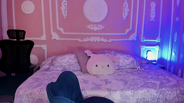 aitana johns online show from November 27, 2025, 12:05 pm