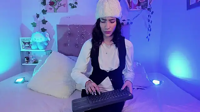 aitana johns online show from November 17, 2025, 12:09 pm