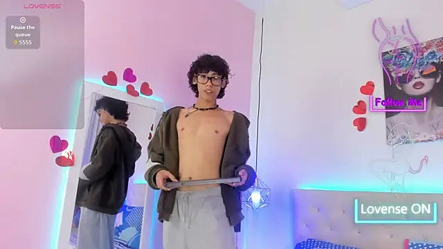 Snapshot of Thedoll_ethan7 chatting on October 15, 2025, 7:44 pm Thedoll ethan7 online show from October 15, 2025, 7:44 pm