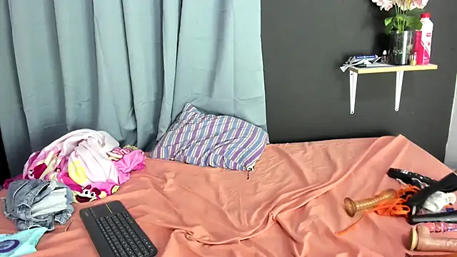 TeensNews18 online show from November 3, 2025, 12:49 am